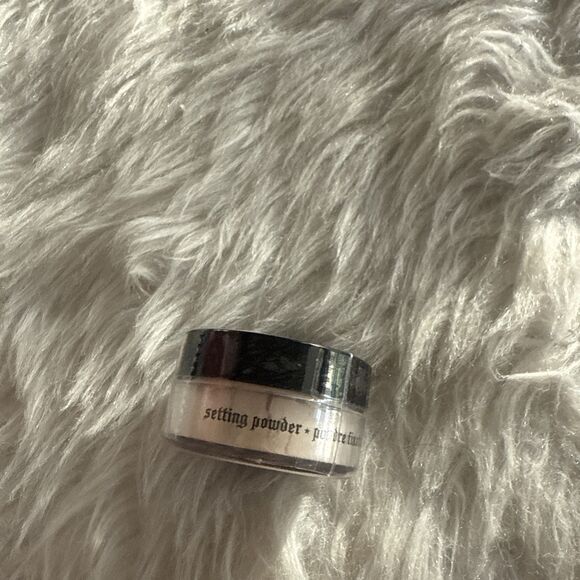 KVD Kat Von D - Lock It Setting Powder - Translucent - 1.4g/0.049 Oz Mini - Picture 3 of 3